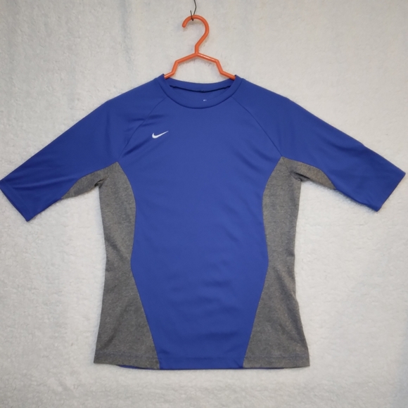 Nike Women's FitDry Tee- Medium - Picture 6 of 6